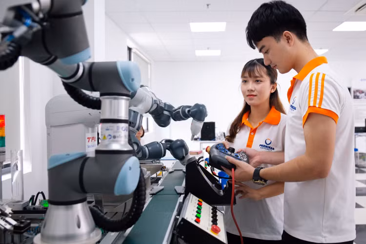 Quốc hội yêu cầu chú trọng phát triển nguồn nhân lực chất lượng cao gắn với đẩy mạnh nghiên cứu khoa học, phát triển và ứng dụng công nghệ