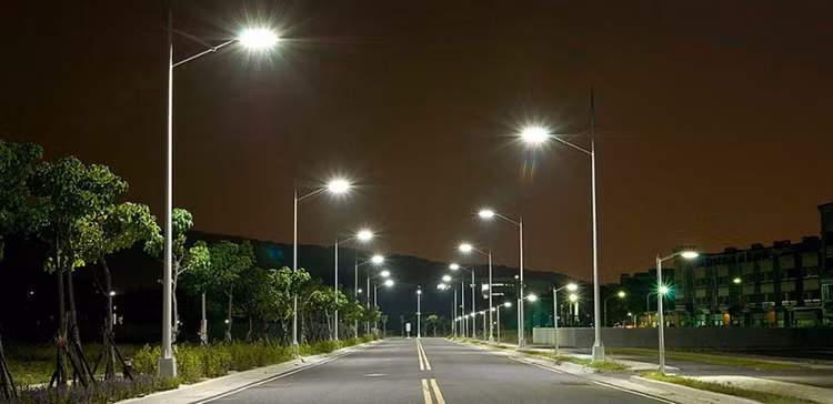 Gói thầu số 09 thuộc Dự án Đầu tư, nâng cấp hệ thống điện chiếu sáng công cộng trên địa bàn TP. Quảng Ngãi liên tiếp bị đề nghị bổ sung, điều chỉnh HSMT. Ảnh chỉ mang tính minh họa. Nguồn Internet