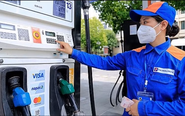 Thủ tướng yêu cầu tăng cường quản lý, sử dụng hóa đơn điện tử đối với hoạt động kinh doanh, bán lẻ xăng dầu. Ảnh chỉ mang tính minh họa