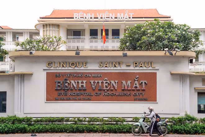 Nhà thầu không biết xử lý thế nào khi hàng hóa dự thầu Gói thầu Mua sắm thủy tinh thể nhân tạo đơn tiêu do Bệnh viện Mắt TP.HCM làm BMT đều đang đợi giấy phép ĐKLH của Bộ Y tế. Ảnh chỉ mang tính minh họa. Nguồn Internet