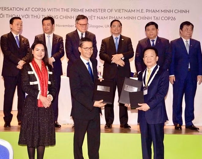 Standard Chartered và T&T Group trao biên bản ghi nhớ tài trợ vốn 6 tỷ USD cho các dự án xanh của Tập đoàn (Ảnh: Chí Hiếu) 