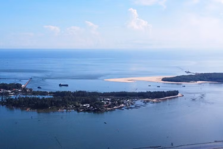 Cửa biển Thuận An nhìn từ trên cao. Ảnh chỉ mang tính minh họa. Nguồn Internet
