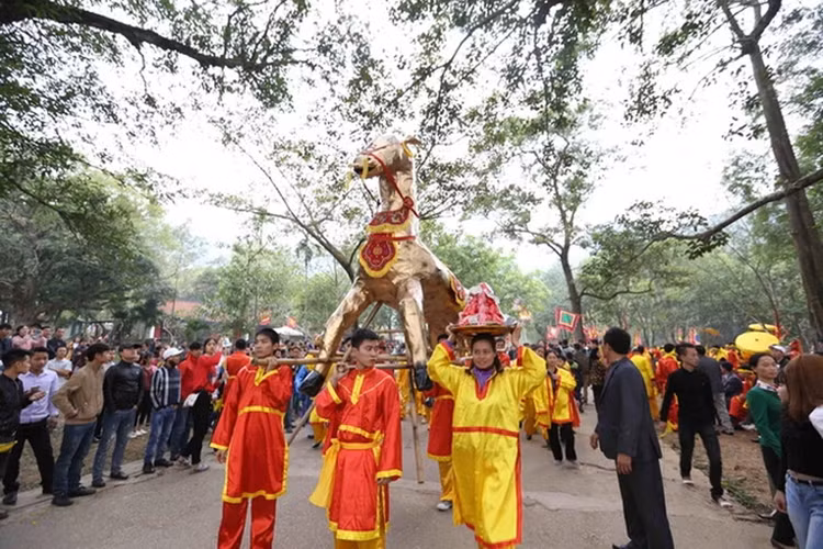 Thủ tướng yêu cầu cán bộ, công chức, viên chức, người lao động trong các cơ quan hành chính nhà nước tuyệt đối không đi lễ hội trong giờ hành chính.