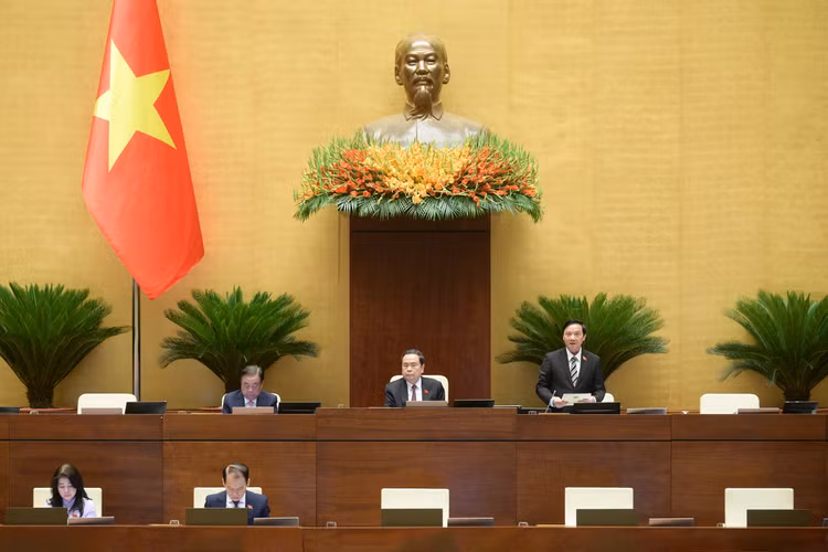Phó Chủ tịch Quốc hội Nguyễn Khắc Định điều hành phiên họp sáng 08/5