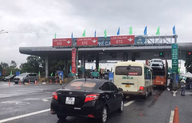 Hai tuyến cao tốc Đà Nẵng-Quảng Ngãi và Nội Bài-Lào Cai sẽ chỉ thu phí không dừng. Ảnh: Vietnam+