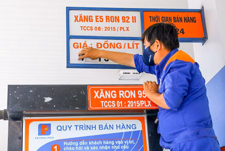 Chiều 27/3, giá xăng dầu cùng tăng