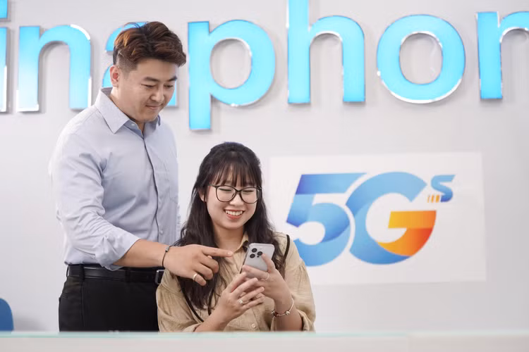 Khách hàng được trải nghiệm miễn phí VinaPhone 5G mượt mà siêu tốc độ