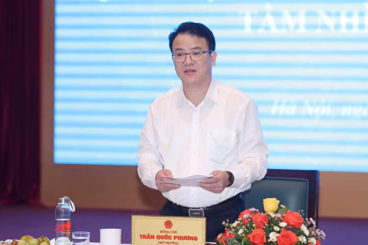 Thứ trưởng Bộ Kế hoạch và Đầu tư Trần Quốc Phương phát biểu tại Phiên họp. Ảnh: Đức Trung