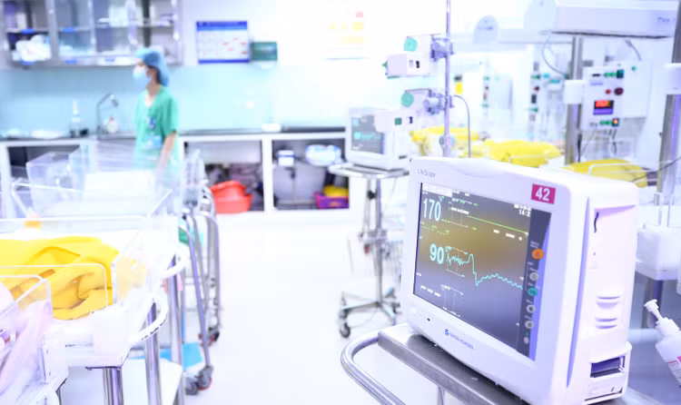 Một số ý kiến đề xuất nên tổ chức thí điểm phương pháp mua sắm thiết bị y tế theo giá trị để từ đó có thêm căn cứ xây dựng tiêu chuẩn kỹ thuật, phân loại bệnh viện, chọn lọc phương pháp hiệu quả hơn Ảnh minh họa: Lê Tiên