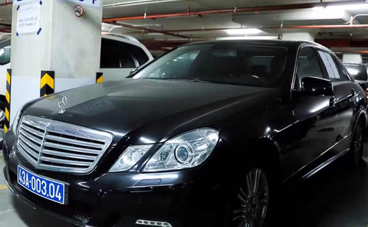 Chiếc Mercedes Benz E300 được Đà Nẵng đấu giá thành công, năm 2019.