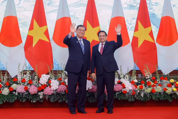 Thủ tướng Phạm Minh Chính và Thủ tướng Nhật Bản Ishiba Shigeru - Ảnh: VGP