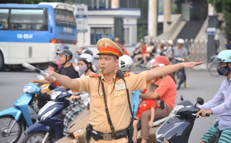 Lực lượng liên ngành sẽ phân luồng giao thông cho xe ra vào trung tâm thành phố theo 6 hướng dịp nghỉ lễ 30/4 và 1/5. Ảnh minh họa