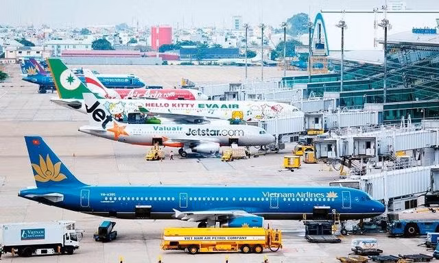 Việc nối lại đường bay thương mại quốc tế thường lệ tới các địa bàn có hệ số an toàn cao phải đảm bảo nguyên tắc thích ứng an toàn, linh hoạt, kiểm soát hiệu quả dịch COVID-19.