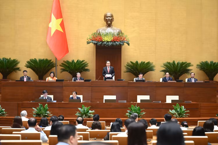 Chủ tịch Quốc hội Trần Thanh Mẫn điều hành phiên họp sáng 16/6.