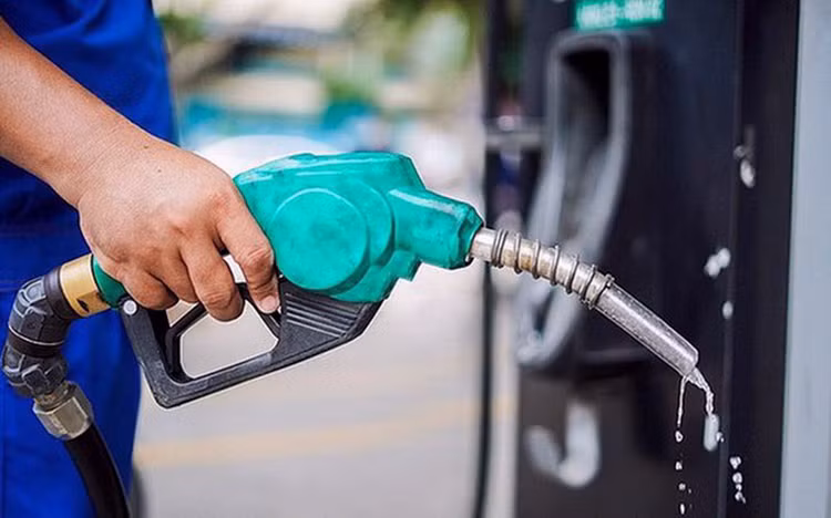 Ngày 3/7, giá xăng sẽ giảm khoảng 1.200-1.400 đồng/lít