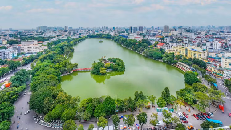 Cùng với việc đặt tên đường, phố mới, thành phố Hà Nội cũng đặt tên 14 vườn hoa