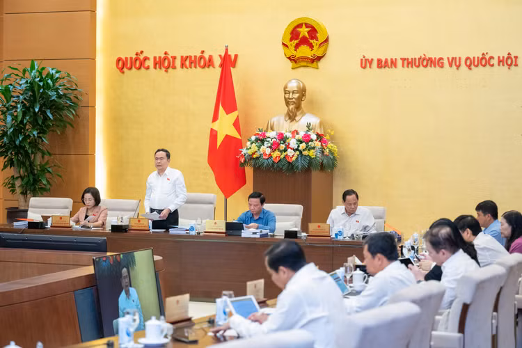 Quang cảnh phiên họp.