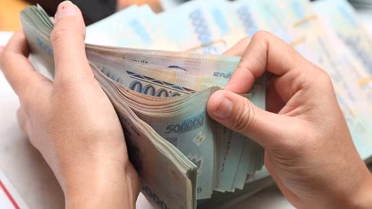Giải pháp cho việc tăng lương cơ sở từ ngày 1/7/2023 chủ yếu là tăng thu ngân sách và tiết kiệm chi thường xuyên. Ảnh: Internet