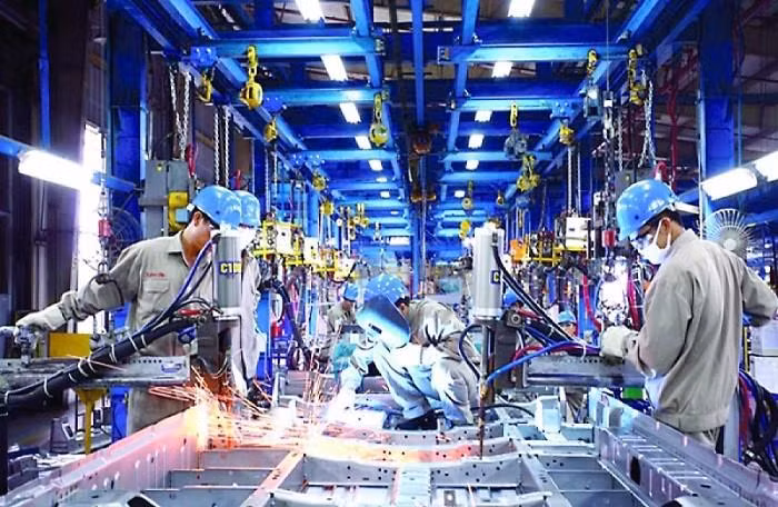 Yêu cầu thực tiễn công nghiệp hoá, hiện đại hoá của Việt Nam phải đặt trong bối cảnh mới, trong chuỗi sản xuất, kinh doanh toàn cầu đã thay đổi (Ảnh minh họa internet)