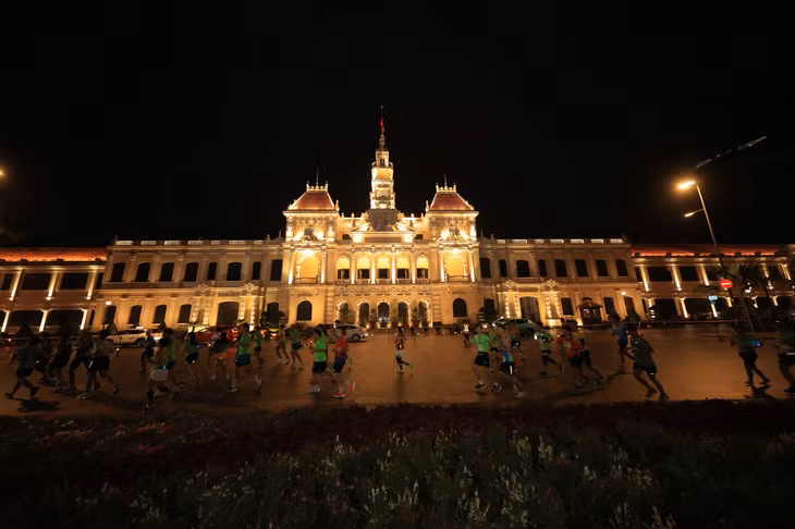 VPBank VnExpress Marathon Ho Chi Minh City Midnight với cung đường đi qua nhiều di sản của thành phố