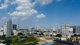 Nghĩa vụ thanh toán lớn đặt ra yêu cầu doanh nghiệp phải chủ động cân đối dòng tiền và cơ cấu lại nguồn vốn. Ảnh: Bảo Tín