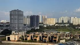 Dư địa để các nhà băng tiếp tục đồng hành, chia sẻ gánh nặng tài chính với người vay vốn vẫn còn rất lớn. Ảnh: Bảo Tín