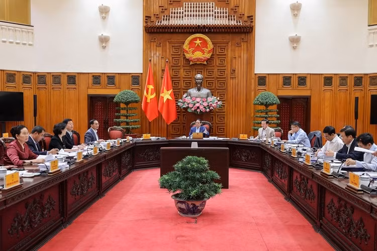 Thủ tướng Chính phủ Phạm Minh Chính chủ trì cuộc họp của Thường trực Chính phủ xem xét Đồ án quy hoạch trục đại lộ cảnh quan sông Hồng và Khu đô thị thể thao Olympic, Thủ đô Hà Nội - Ảnh: VGP/Nhật Bắc