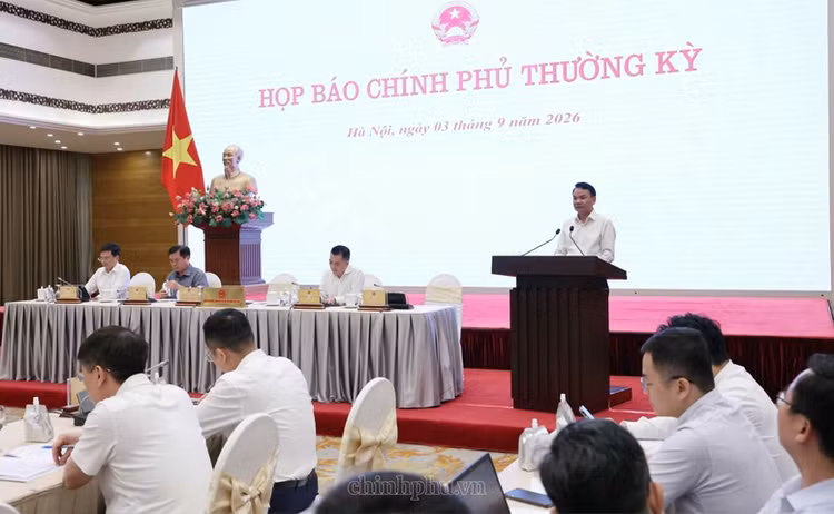 Bộ trưởng, Chủ nhiệm Văn phòng Chính phủ Đặng Xuân Phong, Người phát ngôn của Chính phủ, chủ trì họp báo Chính phủ thường kỳ tháng 8/2026 - Ảnh: VGP/QP