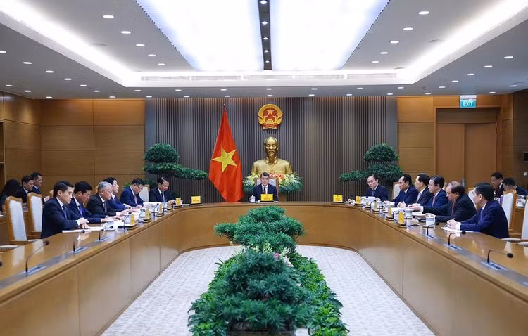 Thủ tướng Lê Minh Hưng cũng mong muốn hai bên mở rộng hơn nữa hợp tác khoa học công nghệ, giáo dục, đào tạo nhân lực chất lượng cao, y tế, nhất là y dược học cổ truyền; đẩy mạnh hợp tác văn hóa, du lịch... - Ảnh: VGP/Nhật Bắc