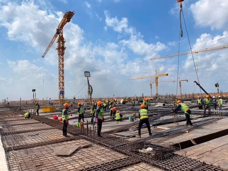 Công trình có ảnh hưởng lớn đến an toàn, lợi ích cộng đồng theo quy định của pháp luật về xây dựng phải mua bảo hiểm bắt buộc công trình trong thời gian xây dựng.