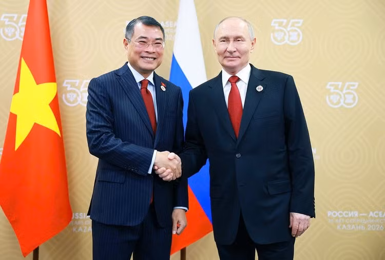 Thủ tướng Chính phủ Lê Minh Hưng và Tổng thống Nga Vladimir Putin - Ảnh: VGP/Nhật Bắc
