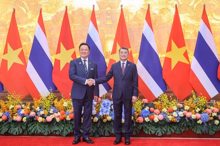 Thủ tướng Lê Minh Hưng và Thủ tướng Vương quốc Thái Lan Anutin Charnvirakul - Ảnh: VGP/Nhật Bắc