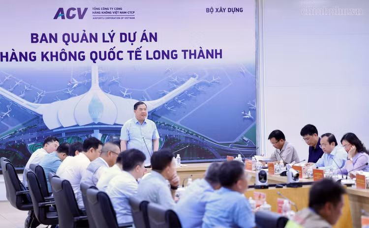 Phó Thủ tướng Thường trực Chính phủ Phạm Gia Túc làm việc về tiến độ các dự án thành phần của Cảng hàng không quốc tế Long Thành ngày 4/10