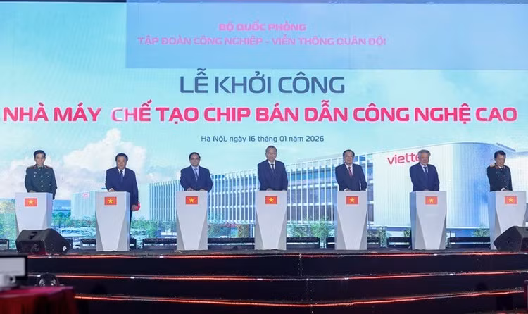 Tổng Bí thư Tô Lâm, Thủ tướng Chính phủ Phạm Minh Chính cùng các đại biểu thực hiện nghi thức khởi công - Ảnh: VGP/Nhật Bắc