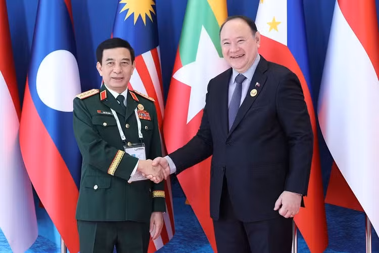 Đại tướng Phan Văn Giang và Bộ trưởng Bộ Quốc phòng Philippines Gilberto Teodoro - Ảnh: Vietnam+