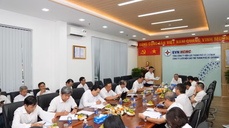 Toàn cảnh buổi làm việc giữa lãnh đạo EVNHCMC và Công ty Lưới điện Cao thế TP.HCM.