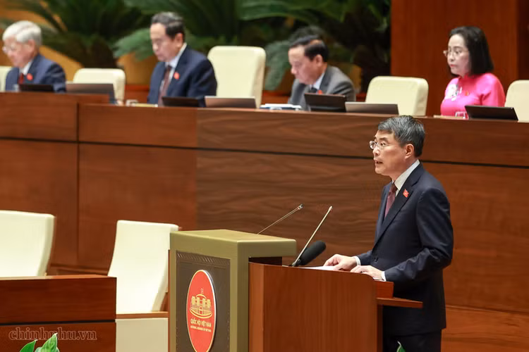Thủ tướng Chính phủ Lê Minh Hưng trình bày Báo cáo kết quả thực hiện kế hoạch phát triển kinh tế - xã hội năm 2026; dự kiến kế hoạch phát triển kinh tế - xã hội năm 2027 - Ảnh: chinhphu.vn/Nhật Bắc