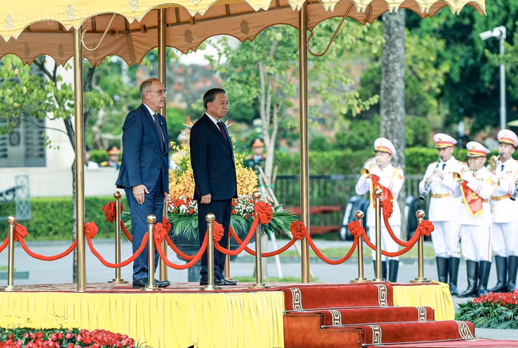 Tổng Bí thư, Chủ tịch nước Tô Lâm chủ trì Lễ đón Tổng thống Liên bang Thụy Sĩ thăm chính thức Việt Nam - Ảnh: chinhphu.vn/Nhật Bắc