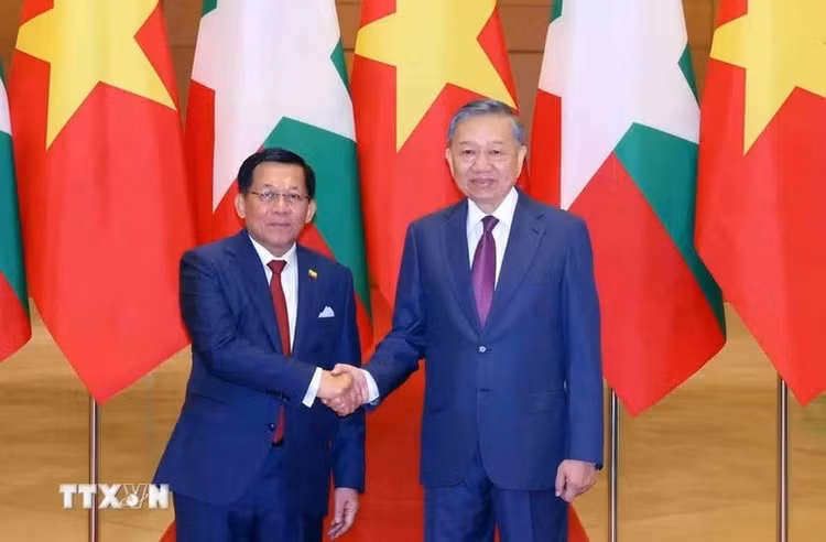 Tổng Bí thư, Chủ tịch nước Tô Lâm và Tổng thống Myanmar Min Aung Hlaing trước hội đàm - Ảnh: TTXVN