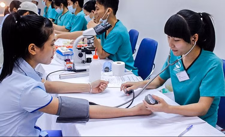 Mục tiêu đặt ra là mỗi người dân được khám sức khỏe ít nhất một lần mỗi năm, đồng thời được lập và quản lý sổ sức khỏe điện tử nhằm giảm gánh nặng chi phí y tế