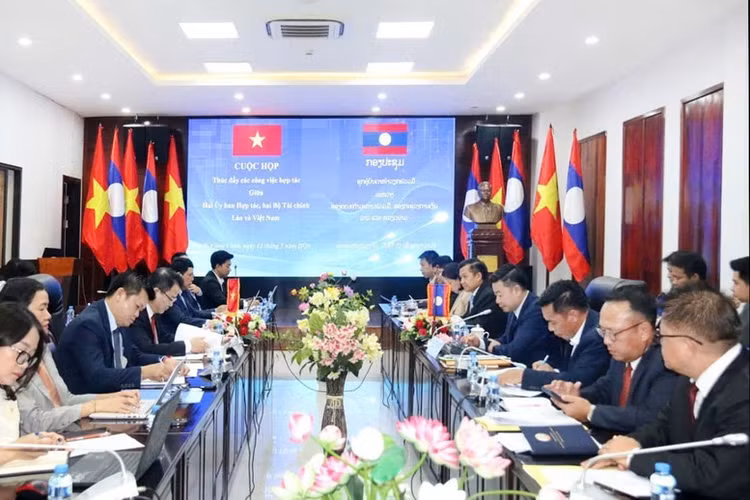 Quang cảnh phiên họp hai Ủy ban Hợp tác Việt Nam - Lào ngày 12/5/2026, tại Thủ đô Viêng Chăn (Lào). Ảnh: Nguyễn Thành.