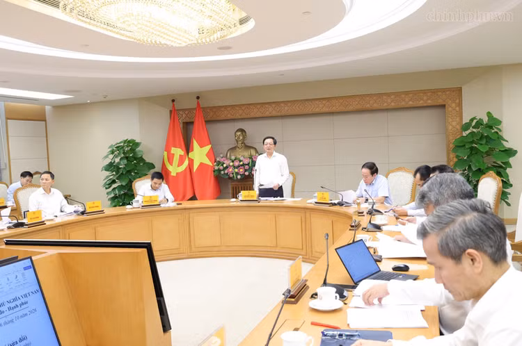 Các Phó Thủ tướng: Hồ Quốc Dũng, Nguyễn Văn Thắng và Lê Tiến Châu chủ trì cuộc họp rà soát, hoàn thiện dự thảo Luật Đất đai (sửa đổi) - Ảnh: chinhphu.vn/Gia Huy