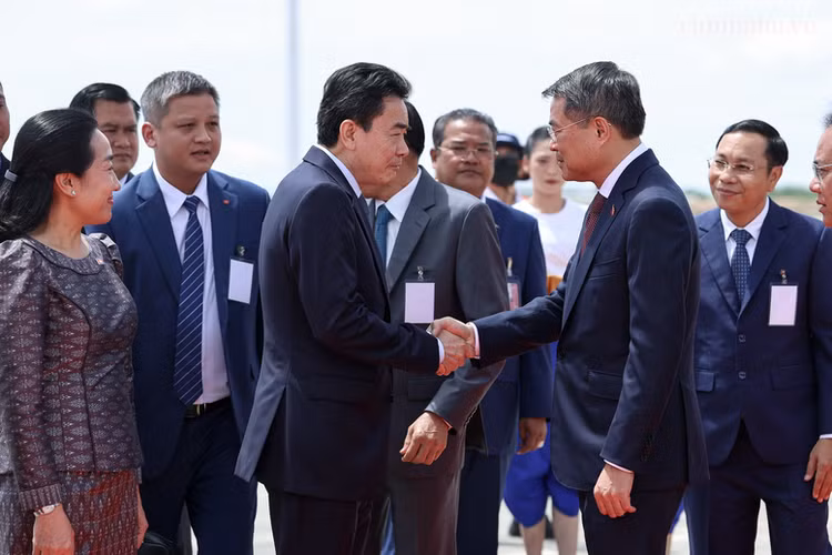 Lễ đón Thủ tướng Lê Minh Hưng tại sân bay - Ảnh: chinhphu.vn/Nhật Bắc
