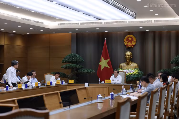 Phó Thủ tướng Thường trực Phạm Gia Túc chủ trì cuộc họp về kết nối giao thông với Cảng hàng không quốc tế Gia Bình - Ảnh: chinhphu.vn/Phương Nguyên