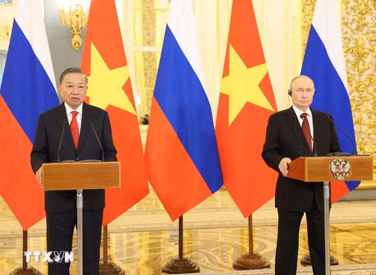 Tổng Bí thư, Chủ tịch nước Tô Lâm và Tổng thống Nga Vladimir Putin dự Lễ khánh thành phòng xét nghiệm phòng, chống dịch bệnh (theo hình thức trực tuyến) - Ảnh: TTXVN
