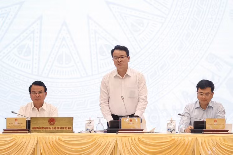 Thứ trưởng Bộ Tài chính Trần Quốc Phương thông tin về phương án chấm điểm thực hiện giải ngân kế hoạch vốn đầu tư công - Ảnh: VGP/Nhật Bắc