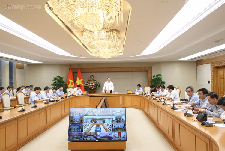 Phó Thủ tướng Thường trực Chính phủ Phạm Gia Túc chủ trì cuộc họp về rà soát tiến độ các công trình, dự án quan trọng quốc gia, trọng điểm ngành năng lượng - Ảnh: chinhphu.vn/Nguyễn Hoàng