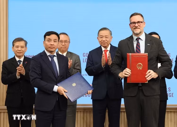 Tổng Bí thư, Chủ tịch nước Tô Lâm chứng kiến lễ trao văn kiện, thỏa thuận hợp tác của Việt Nam với các cơ quan của Liên Hợp Quốc - Ảnh: TTXVN
