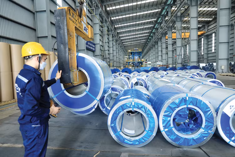 Luật Doanh nghiệp được sửa đổi theo hướng giảm gánh nặng về thủ tục hành chính, tạo điều kiện thuận lợi cho doanh nghiệp gia nhập thị trường và phát triển. Ảnh: Lê Tiên