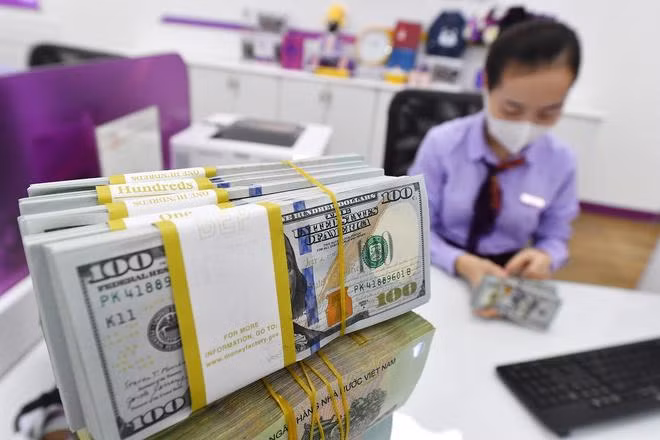 Khoảng 70% lượng kiều hối về Việt Nam được thực hiện thông qua các ngân hàng. Ảnh: T.L.